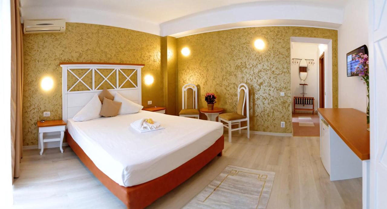 Hotel Albatros Mamaia Exteriör bild