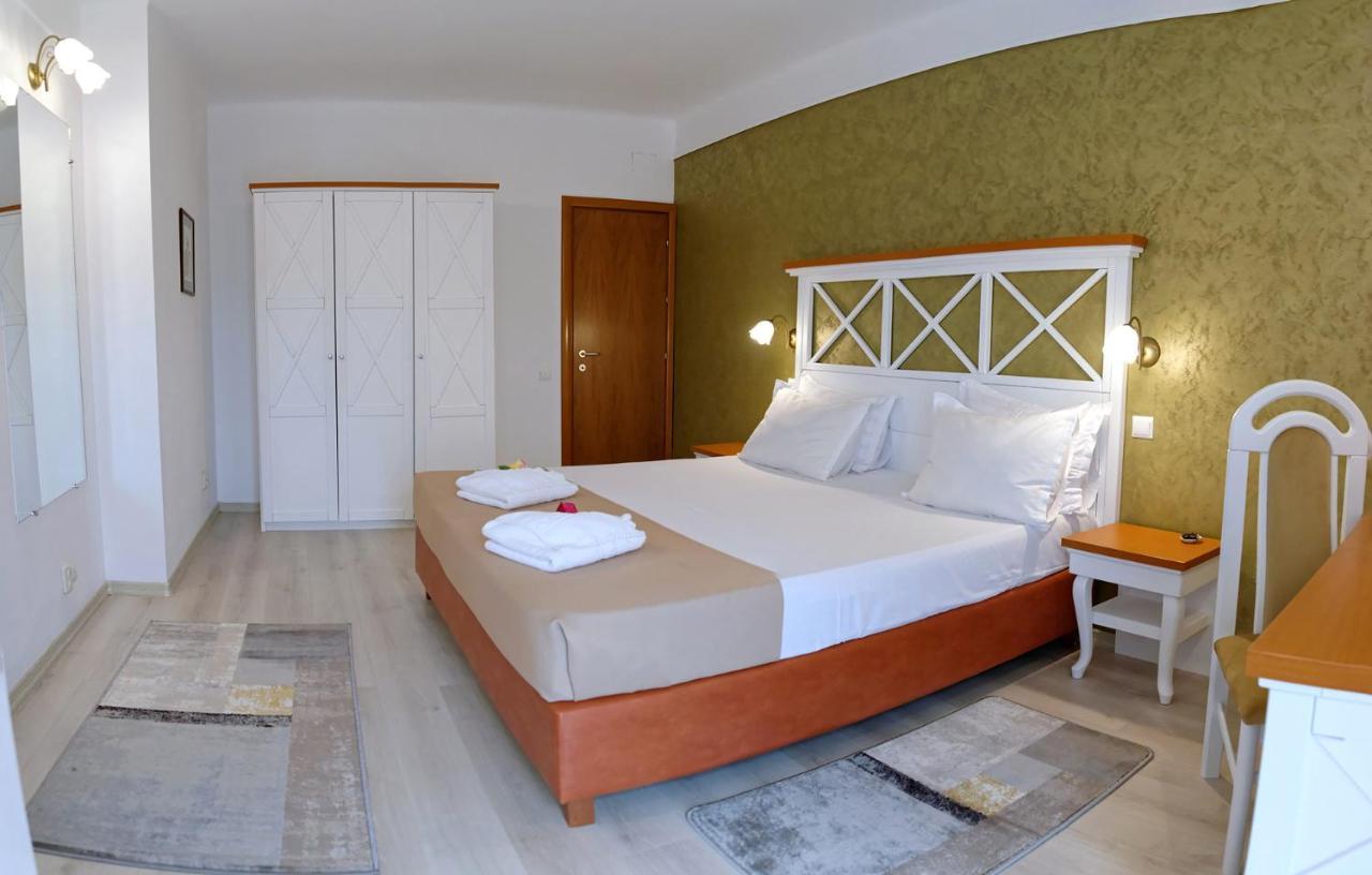Hotel Albatros Mamaia Exteriör bild