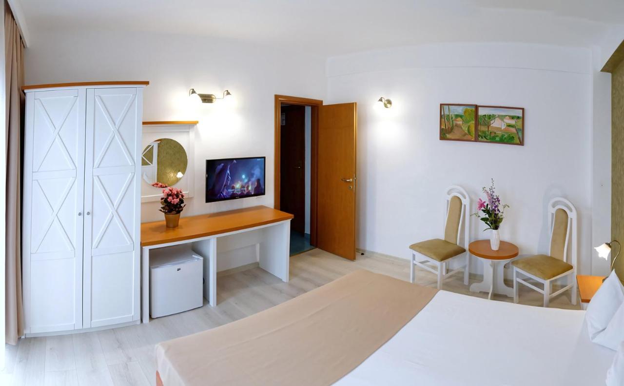 Hotel Albatros Mamaia Exteriör bild