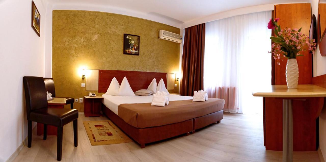Hotel Albatros Mamaia Exteriör bild