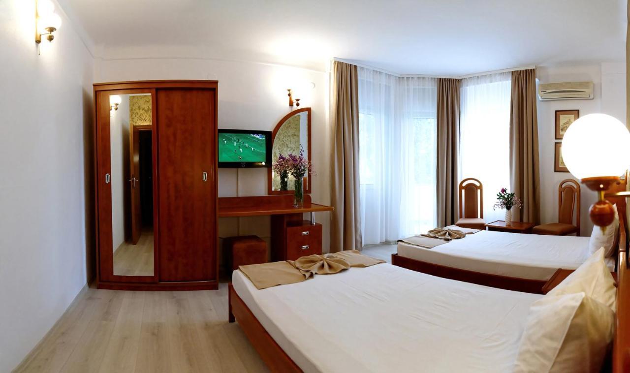 Hotel Albatros Mamaia Exteriör bild