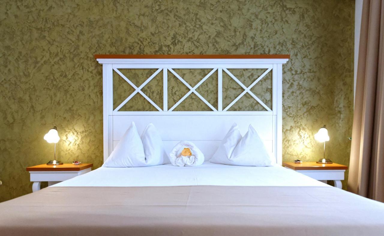 Hotel Albatros Mamaia Exteriör bild