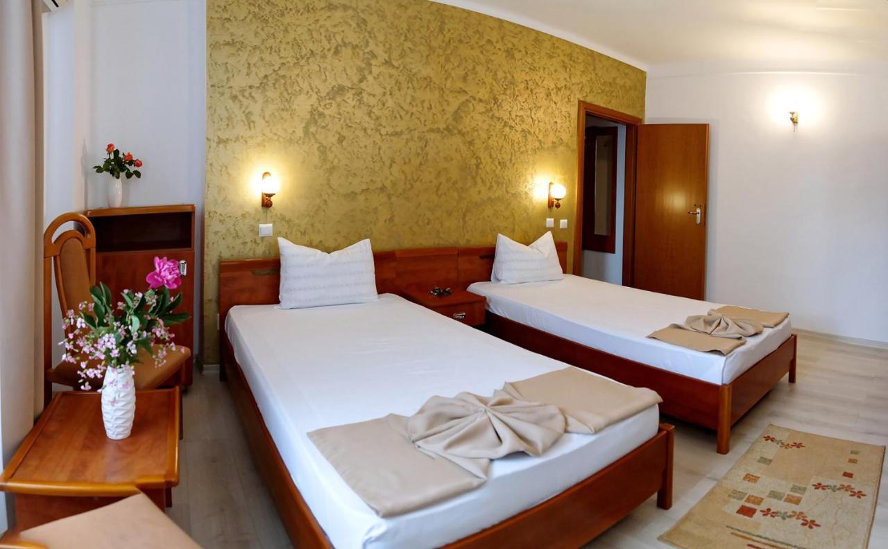 Hotel Albatros Mamaia Exteriör bild